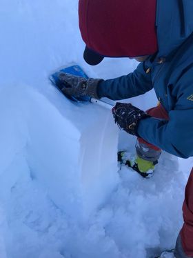 KLART SVAR: Snøen skyt sprekker etter to klapp med handa.