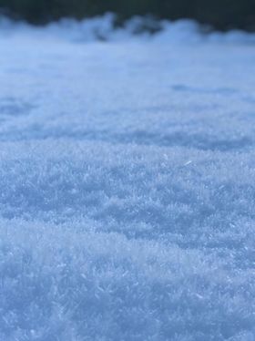 KANTKORNA SNØ: Slik ser han ut. Godt å kunna.