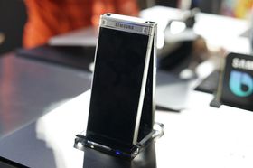 Samsung W2018.