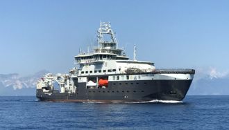 FF Kronprins Haakon ble testet i juni i år utenfor La Spezia i Italia etter sjøsetting. Det har Polarklasse 3 og er 100 meter langt, 21 meter bredt og køyeplass til 55. Det er 12 laboratorier om bord.