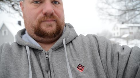 Av-og-på-knappen på genseren kan være litt blendende om du får i mørket.