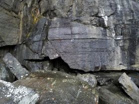INNGANGEN: Inngengen til grotta er ikkje heilt enkel å få auge på, så du bør vita kvar du skal leita.