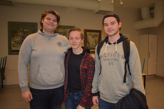 ÅPEN VEI: Fra venstre ser du Martin Bjerke (18), Kristian Moen (18) og Vemund Økland (18) er ennå ikke sikre på hva de skal bli, men har en viss anelse om hva de skal studere.