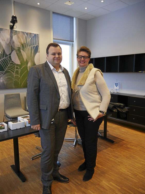 KLARE I SIN TALE: – Vi forventer og har tillit til at Fylkesmannen i Oslo og Akershus følger opp oppdraget fra Kommunal- og moderniseringsdepartementet på en ryddig måte. Grensejusteringen skal utredes og innbyggerne skal høres, sier de to ordførerne Hanne Opdan (A) i Ski (t.v.) og Thomas Sjøvold (H) i Oppegård. Nå ønsker de seg en del av Ås i Nordre Follo kommune.