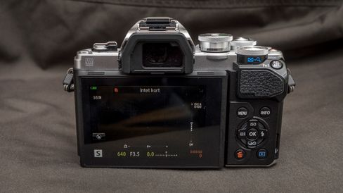 E-M10 III har et godt utvalg fysiske knapper for dem som ønsker å ta større kontroll over fotograferingen.
