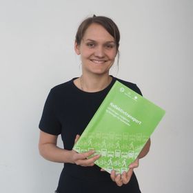Malin Bismo Lerudsmoen i Statens vegvesen med fagbok om kollektivtransport. Laget i samarbeid med Urbanet analyse og svenske K1.