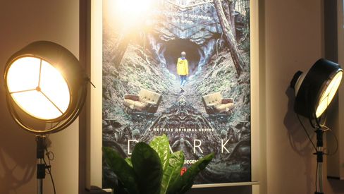 Den tyske TV-serien Dark er en av snakkisene i desember.