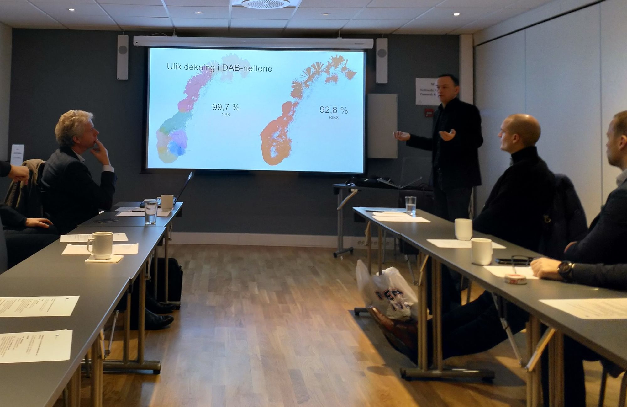 Kommunikasjonssjef marked i Digitalradio Norge, Jarle Ruud, la fram nye tall for radiolyttingen. Foto: Marte Ottemo.