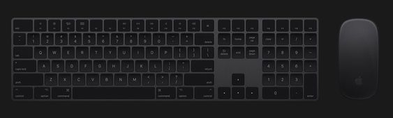 iMac Pro kommer med svart tastatur og mus.