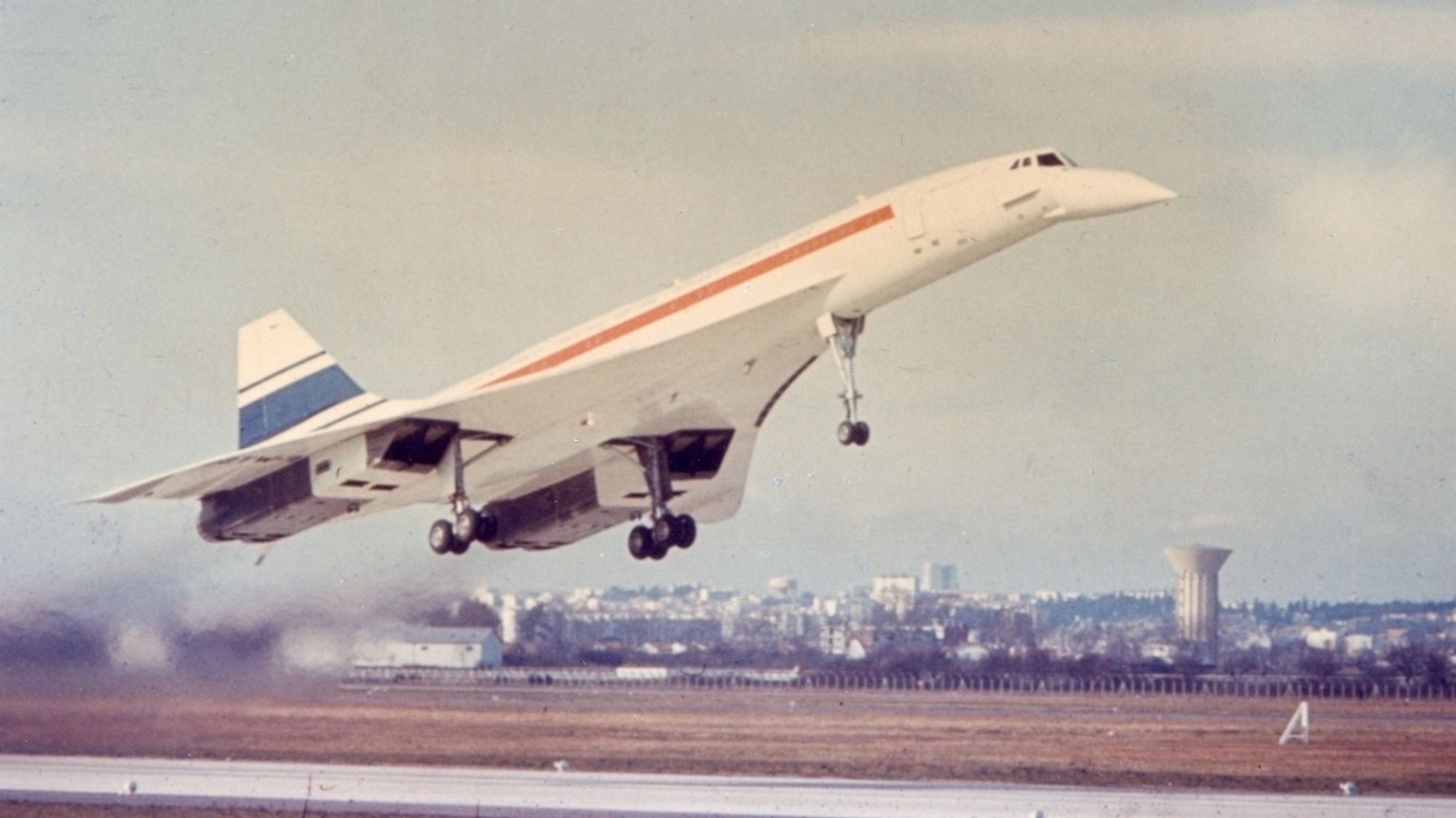 'She flies! Concorde flies at last!' - First flight of Concorde 50 ...