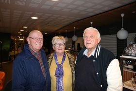 KOM I SÆL JULESTEMNING: F.v. Bjørn Årebru, Else Marie Årebru og Steinar Lægreid