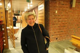 IMPONERT: Johanna Janson er undervisningsinspektør på Farnes skule og er glad for ordninga med at elevar kan spela blåseinstrument i skuletida. Ho tykte skulemusikken lét like fint som janitsjarkorpset på julekonserten.