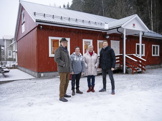 HÅPER MANGE KOMMER: Styret i Oppegård Røde Kors, her representert ved Dag Johnsrud, Even Bergan, Robin Holden og Wenche Haugeng, håper mange tar turen innom den åpne dagen Bildet er tatt i en tidligere anledning.