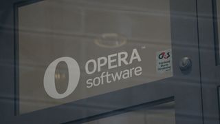 Opera Software-logo på dør.