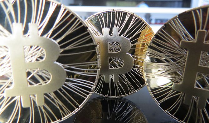 DIGITAL VALUTA: Bitcoin er en kryptovaluta, eller en digital valuta som det også kan kalles, som kan brukes til å handle på internett.