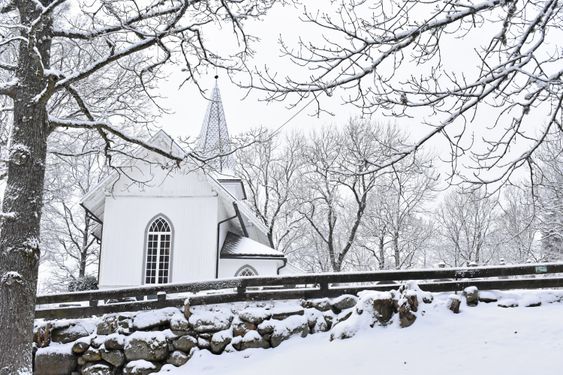 KJÆRT BARN HAR MANGE NAVN: Oppegård kirke - den alle kaller Svartskog kirke, men som ikke heter det.
