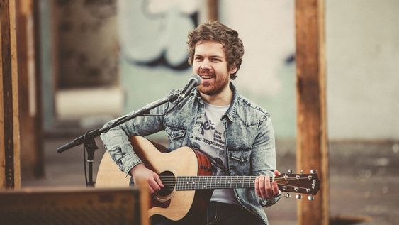 FOR DE YNGRE: Kristian Kristensen hadde konsert for folk i alle aldre, og løftet taket i Kolben 9. november i år.