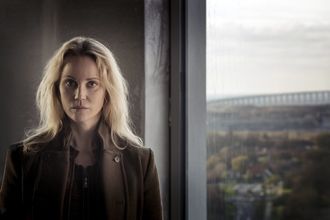 Sofia Helin tolker rollen som Saga Norén.