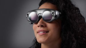 Magic_Leap_One_Lightwear_2-2.300x169.jpg