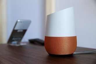 Taleassistenten Google Home kan styre en del smarthjemprodukter.