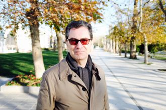 Ifølge en rekke ytringsfrihetsorganisasjoner ble Kadri Gursel fengslet som følge av oppdiktede anklager, med politiske motiver bak. Her i Gezi park, Istanbul.