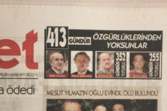 Hver dag på forsiden av Cumhuriyet telles dagene for avisens fengslede personale. Blant dem er sjefredaktør Murat Sabuncu og gravejournalist Ahmet Sik.