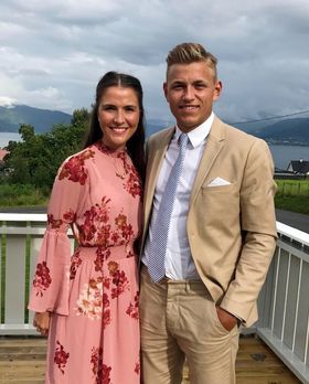 SER FRAM TIL Å LEGGJA UT PÅ LANGFERD: Eirik Skaasheim og kjærastan Mathilde ser fram til å fara over mange land og fleire kontinent i månadsvis i året som kjem.