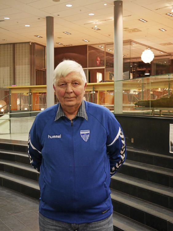 HEDRES FOR INNSATSEN: Kyrre Riis har i mange år stått utrettelig på for basketsporten i Kolbotn IL. For dette arbeidet er han nå nominert til Frivillighetsprisen.