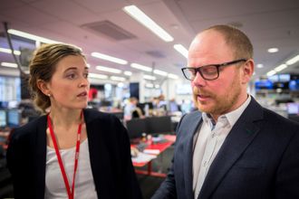 Nyhetsredaktør Tora Bakke Håndlykken og sjefredaktør Gard Steiro i VG.