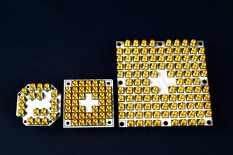 Tre nivåer av kvanteprosessorer fra Intel. Fra venstre: 7, 17 og 49 qubits.