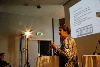 INNLEDNING: Ingrid Dahl Hovland ga innledningsvis en oppsummering av hva Nye Veier har fått til så langt.