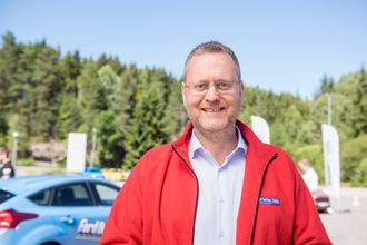 Adm. direktør i Ford Motor Norge, Per Gunnar Berg, ønsker å bidra til at færre unge omkommer eller skades i trafikkulykker.