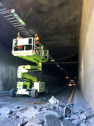 Arbeidene med å kartlegge skadeomfang og årsak pågår i Brynstunnelen 30. juni.
