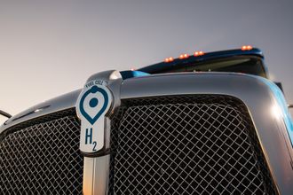 Logoen i fronten på konseptbilen.