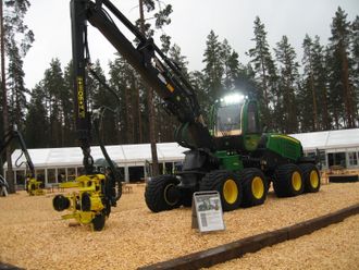 Nå tilbyr John Deere hogstmaskin 1170G (20 tonn) med 8 hjul.