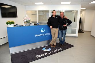 Team verksted skal stå for mesteparten av verkstedtjenestene DAF-eiere i Norge trenger. Thomas Schiøtz (t.v.) er adm. direktør i Team Verksted. Tor Anders Andersen er avdelingsleder for Team Verksted Follo som ligger på Langhus, på samme adresse som Team Verksteds hovedkontor.