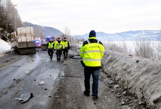 Kollegahjelpen var raskt på pletten etter ulykken og tok hånd om lastebilsjåfør Cato Mathisen.