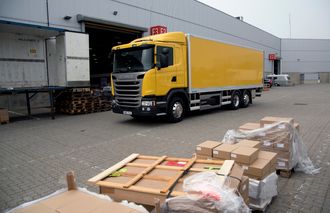 Kun på strøm og nesten lydløst inne på terminalområdet.