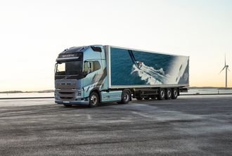 Volvo FH og Volvo FH16 er nå tilgjengelige i en eksklusiv ny versjon inspirert av Volvo Ocean Race, som starter til høsten.