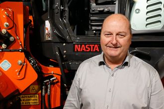 SPENNENDE: Adm. direktør Tom Johansen sier Nasta AS vurderer å registrere eget varemerke på de elektriske maskinene de har bygget ved spesialavdelingen i Larvik.
