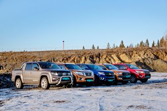 TEST: Er det stor forskjell på kjøreegenskaper, krefter og komfort på VW Amarok, Nissan Navara, Chevrolet Colorado, Ford Ranger og Toyota Hilux? Anlegg&Transport har fått en presisering fra Ford Motor Norge: Testbilen hadde Sync 2 mens alle Ranger Wildtrack fra og med oktober 2016 er utstyrt med Sync 3. Dette gir en vesentlig bedre opplevelse av infotainmentsystemet.