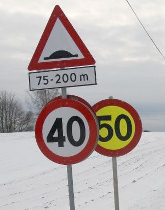 Det er til tider en skiltjungel på landsbygda i Gjerdrum.