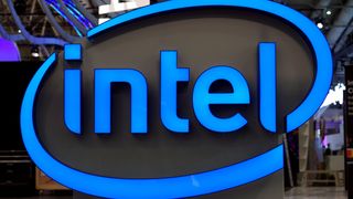Intel-logo ved standen til Intel under Cebit-messen i 2017.