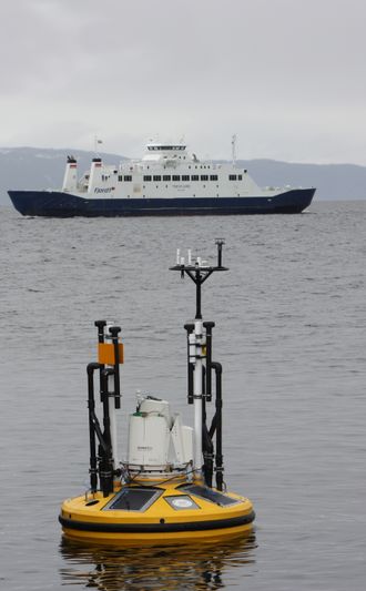 Seawatch wavescan med påmontert måleutstyr for vidnfelt og lidar.