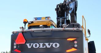MITTX motvektsbøyle fra Truck-Line AS montert på gravemaskin.