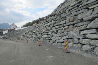 STRIDENS KJERNE: Totalt er det snakk om rundt 15.000 m2 med steinmurer på prosjektet.
