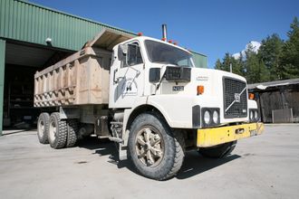Denne Volvo N1233 Mark II brukte britene i oppryddingsarbeidet etter Falklandskrigen i 1982.