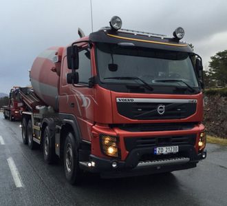 Her var alt i orden. Simonsen berømmer sjåfører og bileier på betongbilene som ferdes på fylkesvei 860 på Senja for å ha alt i orden.