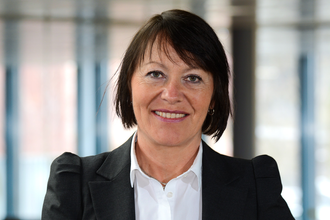 Direktør Veg- og transportavdelingen Jane Bordal sier at man nå begynner arbeidet med ny betalingsløsning på nytt.