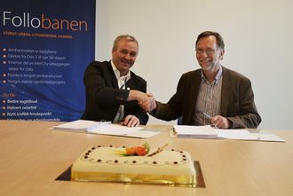 Til venstre Anders Geirsta, regiondirektør i Skanska Norge AS og til høyre Erik Smith, prosjektdirektør i Follobaneprosjektet